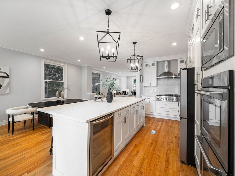 2215 W Roscoe Street Chicago IL 60618