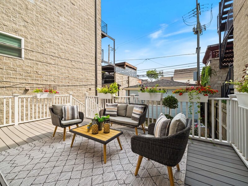 2215 W Roscoe Street Chicago IL 60618