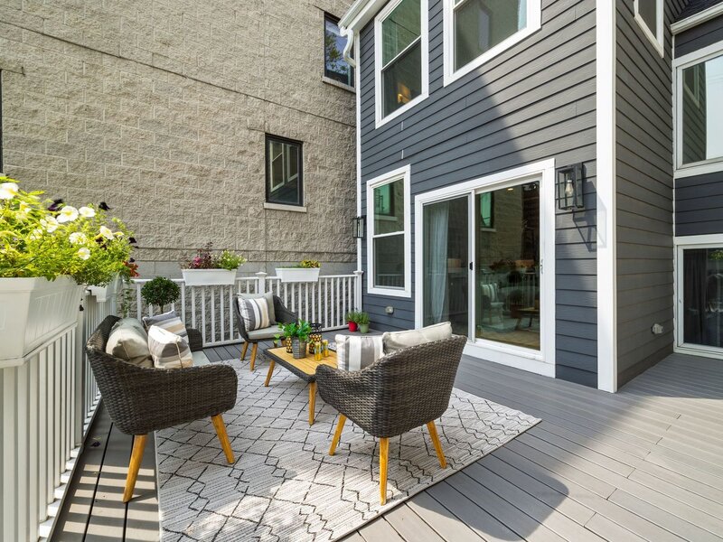 2215 W Roscoe Street Chicago IL 60618