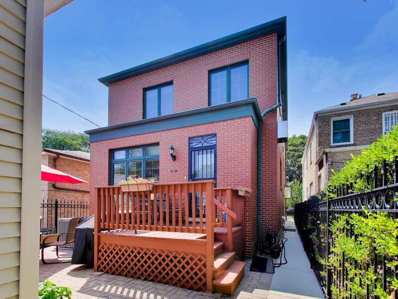 5837 N Virginia Avenue Chicago IL 60659