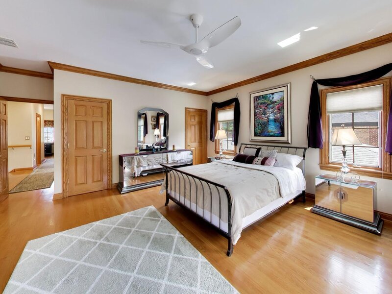 5837 N Virginia Avenue Chicago IL 60659
