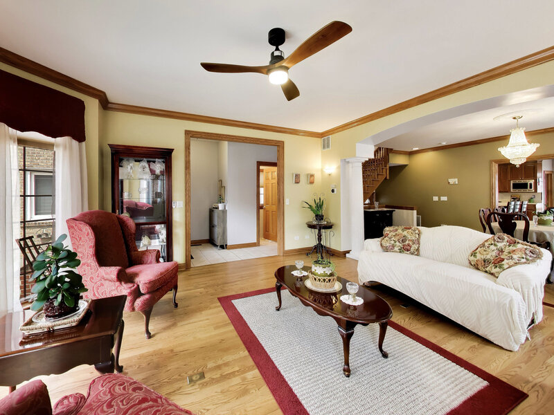 5837 N Virginia Avenue Chicago IL 60659