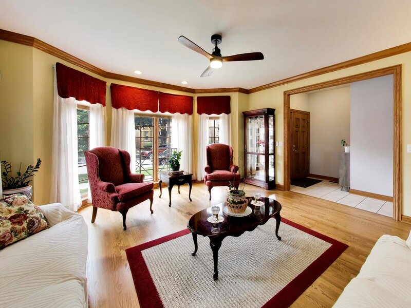 5837 N Virginia Avenue Chicago IL 60659