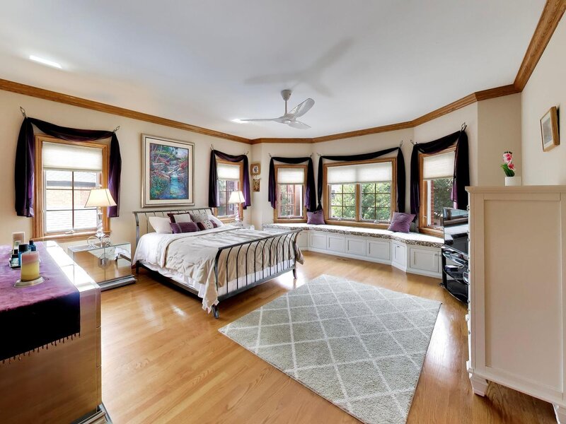 5837 N Virginia Avenue Chicago IL 60659