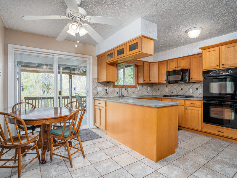 9 Valley View Drive Blue Grass IA 52726