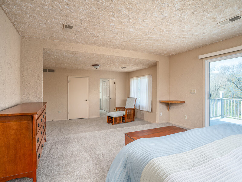9 Valley View Drive Blue Grass IA 52726