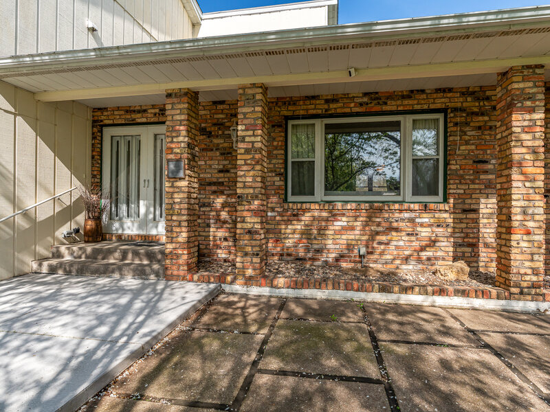 9 Valley View Drive Blue Grass IA 52726