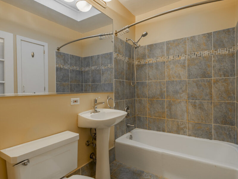 754 W California Terrace Chicago IL 60657