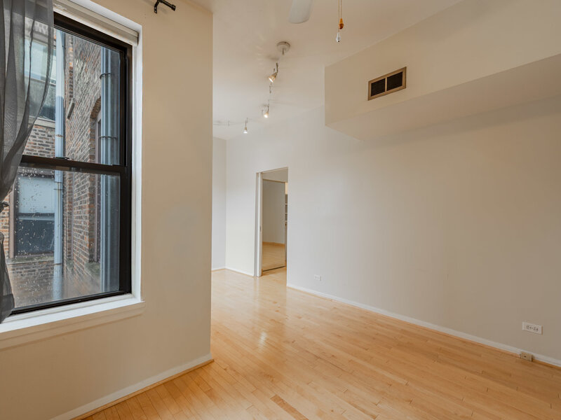 754 W California Terrace Chicago IL 60657