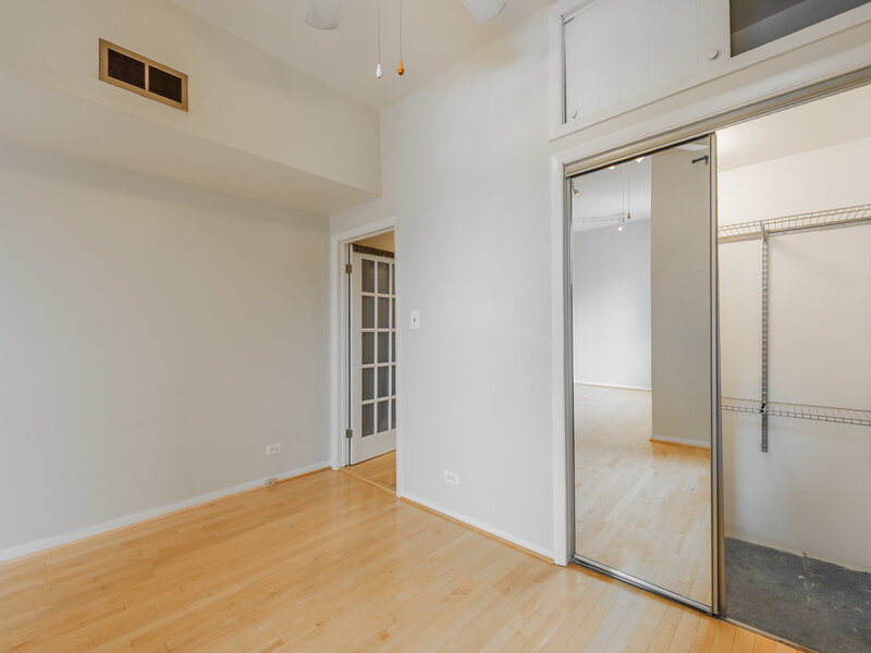 754 W California Terrace Chicago IL 60657