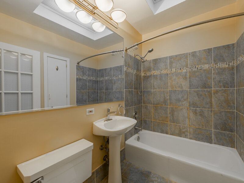 754 W California Terrace Chicago IL 60657