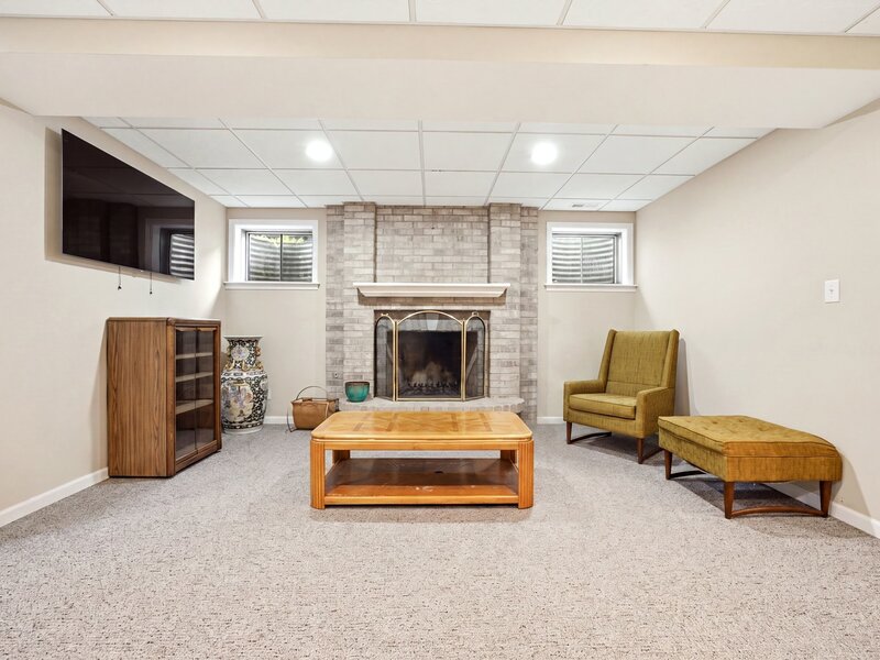 8 Secretariat Court St. Charles IL 60175
