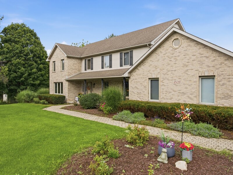 8 Secretariat Court St. Charles IL 60175