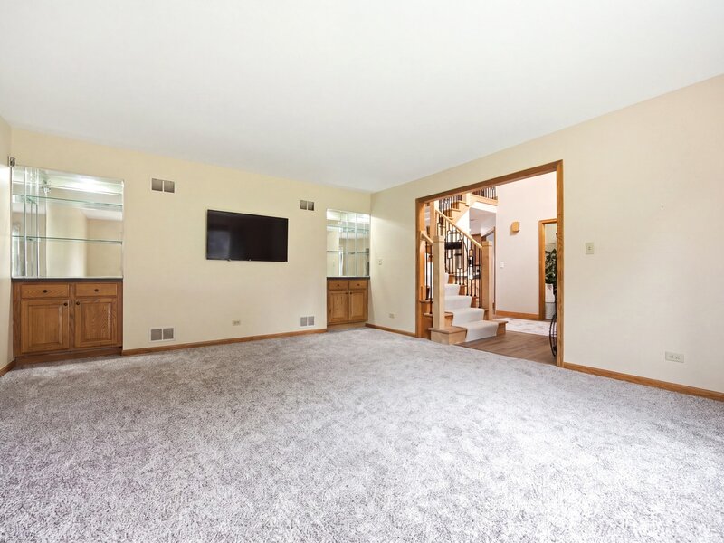 8 Secretariat Court St. Charles IL 60175