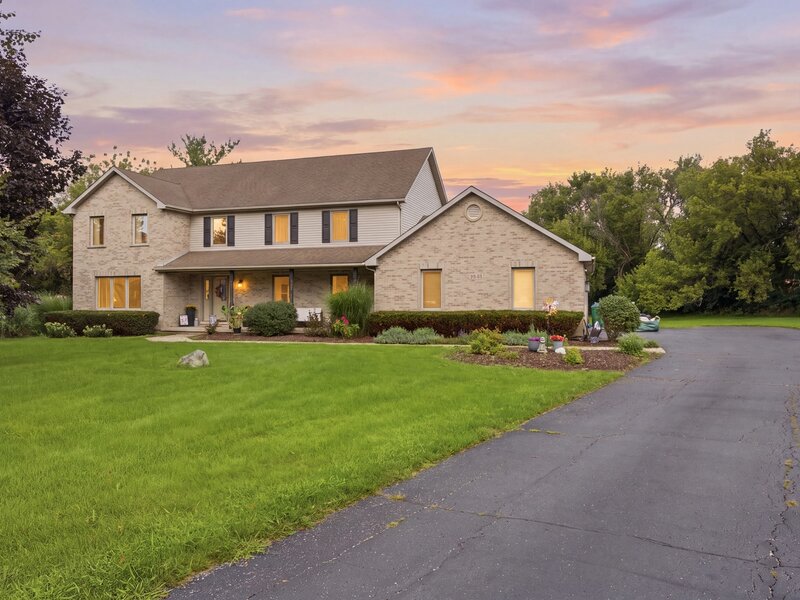8 Secretariat Court St. Charles IL 60175