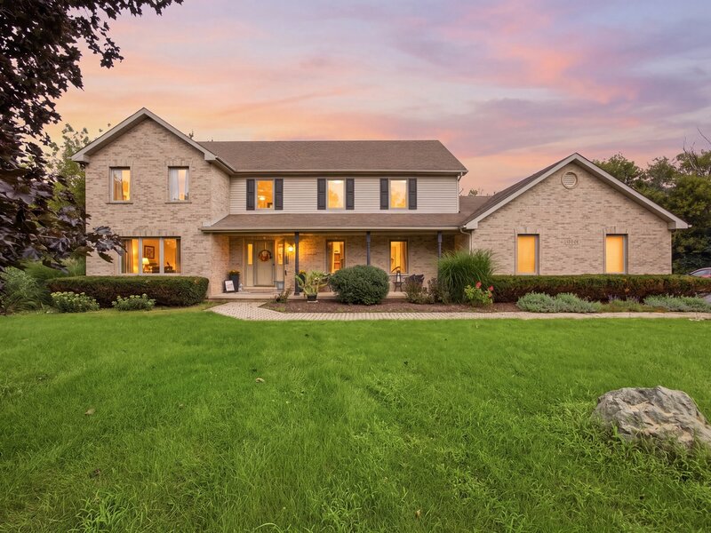 8 Secretariat Court St. Charles IL 60175