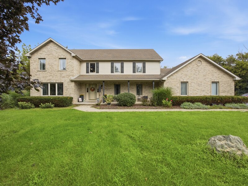 8 Secretariat Court St. Charles IL 60175