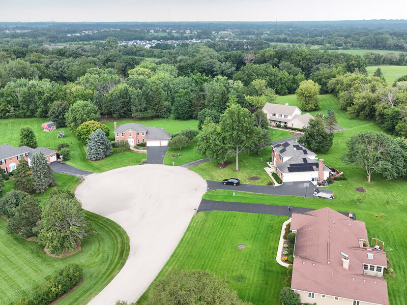 8 Secretariat Court St. Charles IL 60175