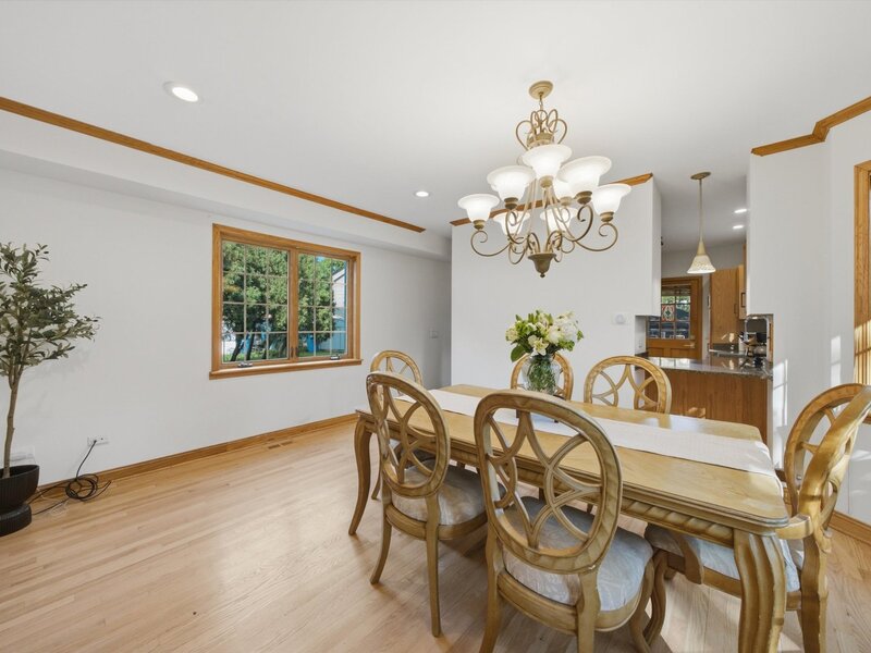 5801 N Kenton Avenue Chicago IL 60646