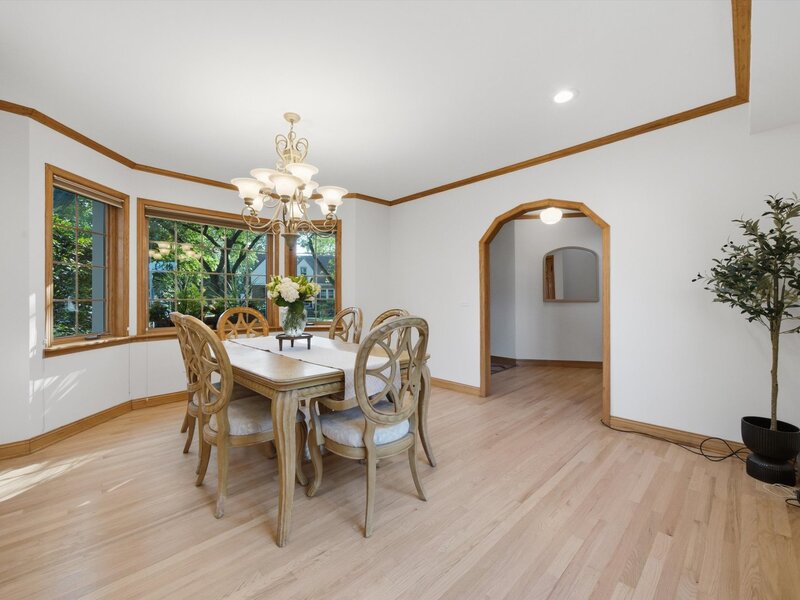 5801 N Kenton Avenue Chicago IL 60646