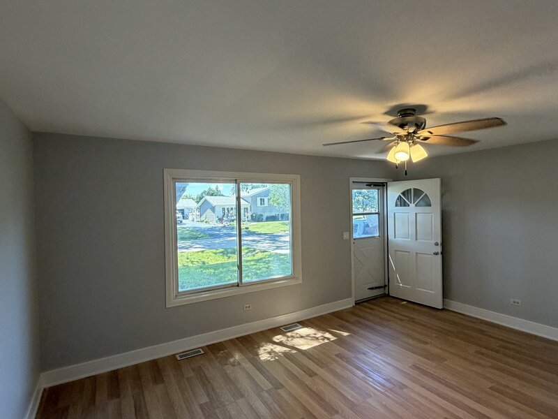 1900 Longmeadow Drive Lindenhurst IL 60046