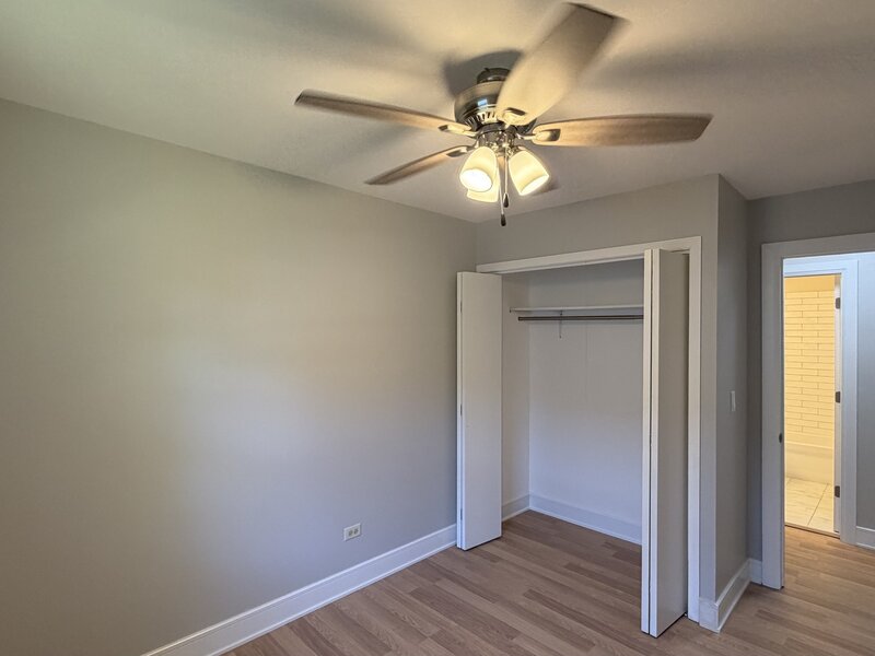 1900 Longmeadow Drive Lindenhurst IL 60046