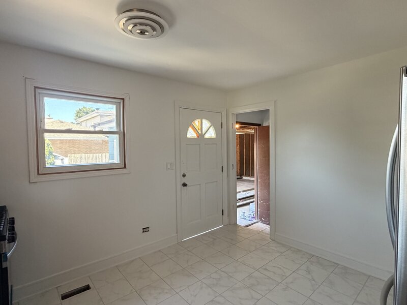 1900 Longmeadow Drive Lindenhurst IL 60046