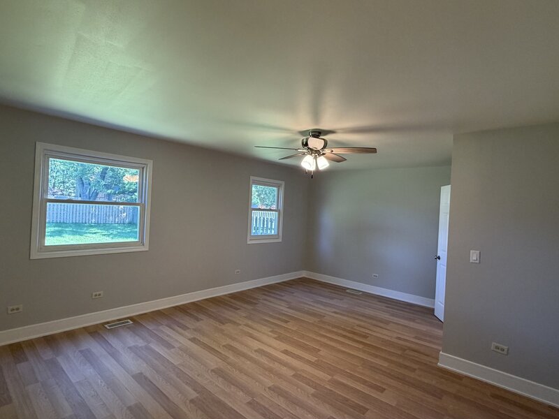 1900 Longmeadow Drive Lindenhurst IL 60046