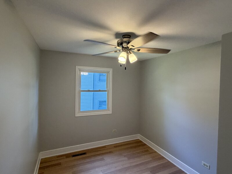 1900 Longmeadow Drive Lindenhurst IL 60046