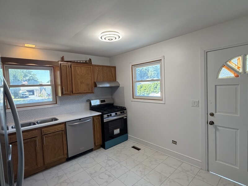 1900 Longmeadow Drive Lindenhurst IL 60046