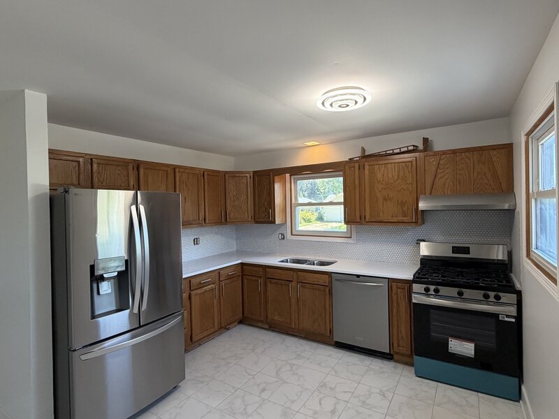 1900 Longmeadow Drive Lindenhurst IL 60046