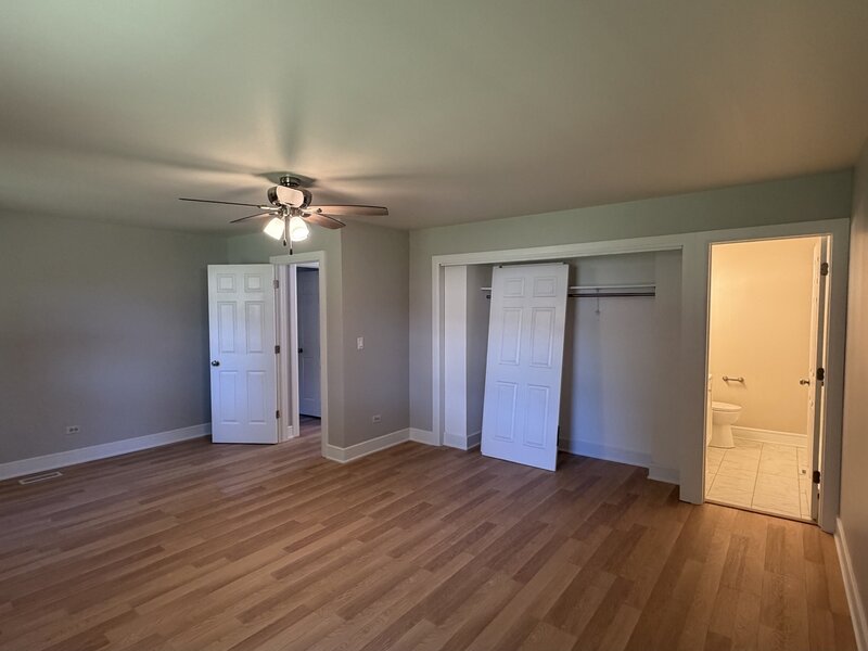1900 Longmeadow Drive Lindenhurst IL 60046