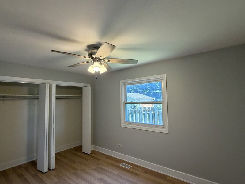 1900 Longmeadow Drive Lindenhurst IL 60046