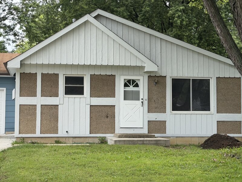 1900 Longmeadow Drive Lindenhurst IL 60046