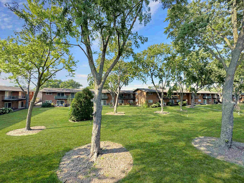 1910 W Hatherleigh Court Mount Prospect IL 60056