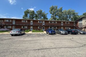 Photo of 1910 W Hatherleigh Court Mount Prospect IL 60056 Unit 2C