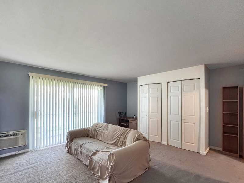 1910 W Hatherleigh Court Mount Prospect IL 60056