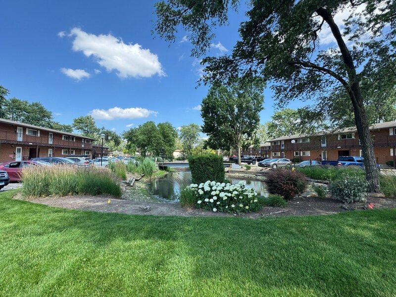 1910 W Hatherleigh Court Mount Prospect IL 60056