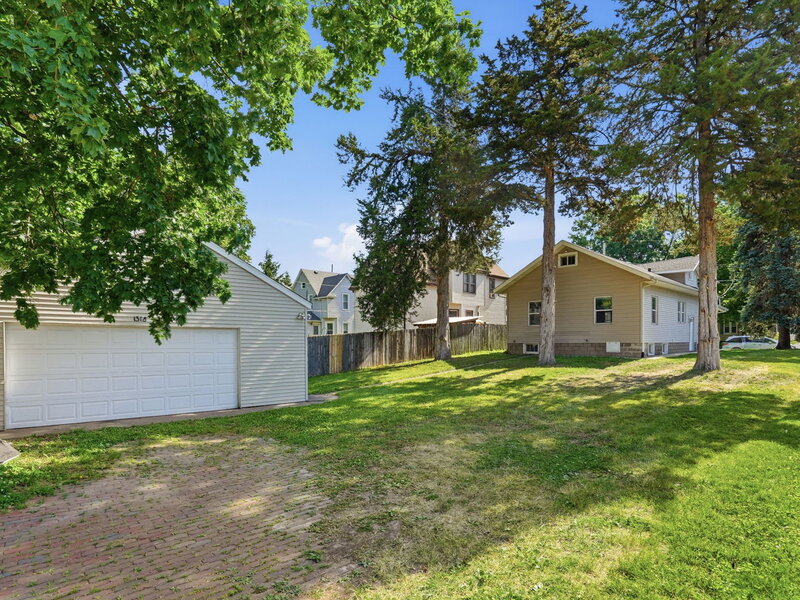 1318 44th Street Rock Island IL 61201