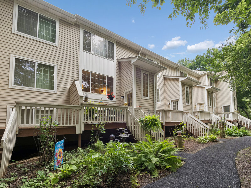 257 W Whispering Oaks Lane Round Lake IL 60073