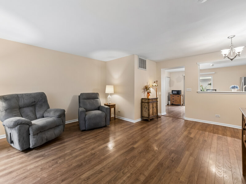 257 W Whispering Oaks Lane Round Lake IL 60073