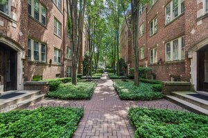 Photo of 221 N Oak Park Avenue Oak Park IL 60302 Unit 2E