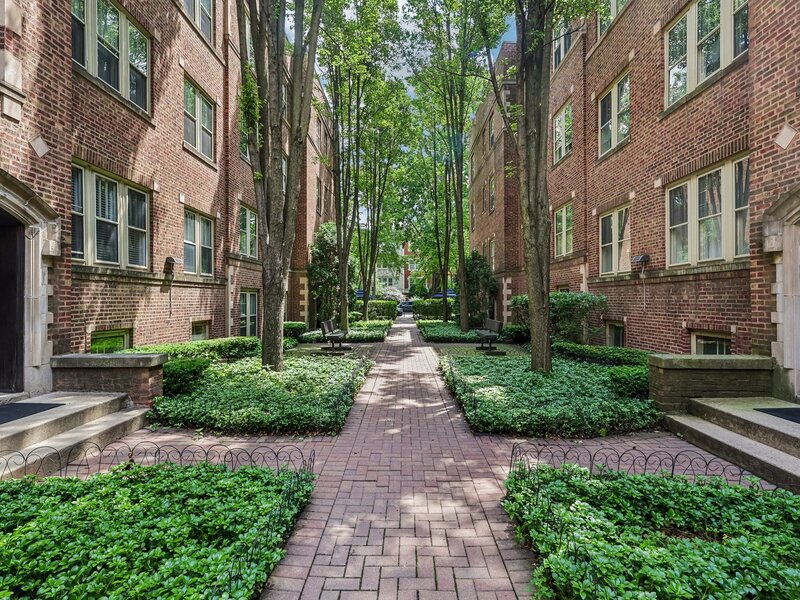 221 N Oak Park Avenue Oak Park IL 60302