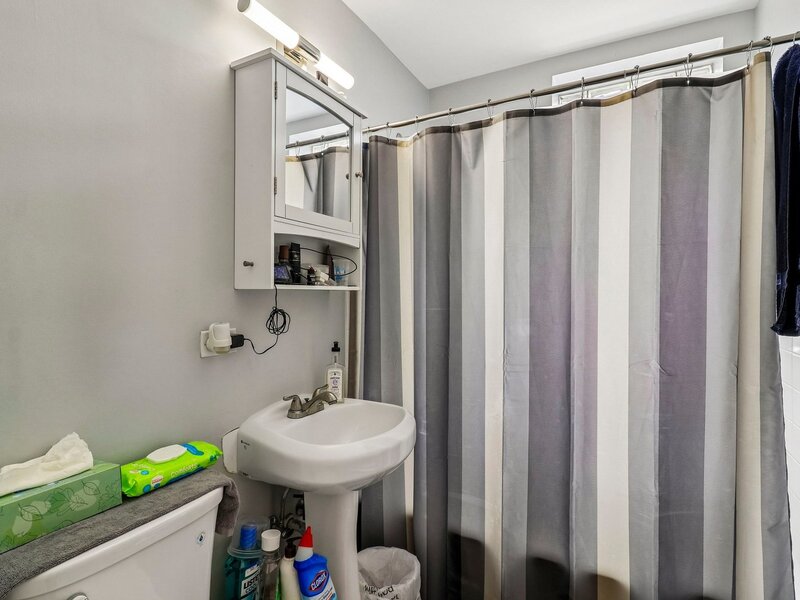 2408 W Farragut Avenue Chicago IL 60625