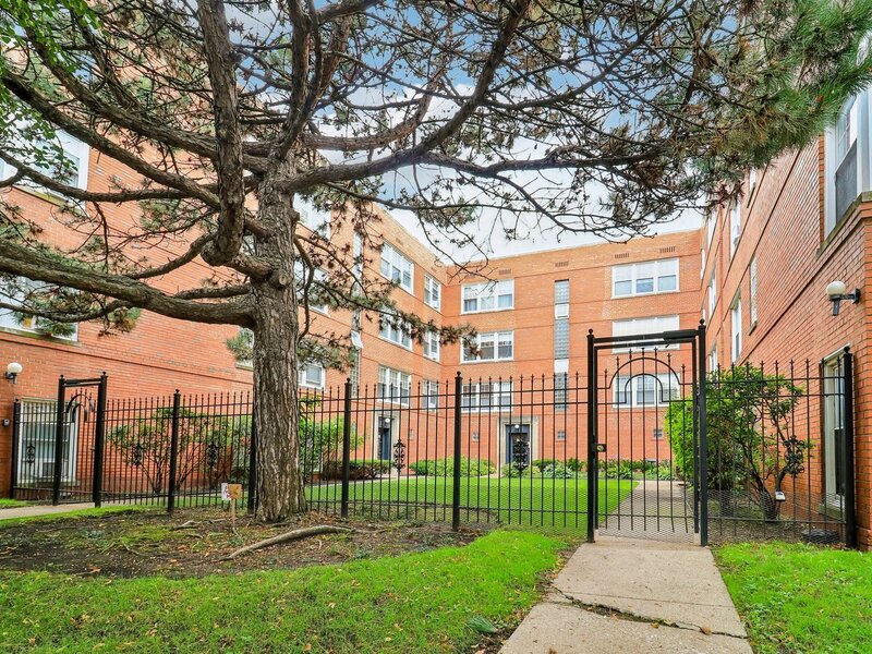 2408 W Farragut Avenue Chicago IL 60625