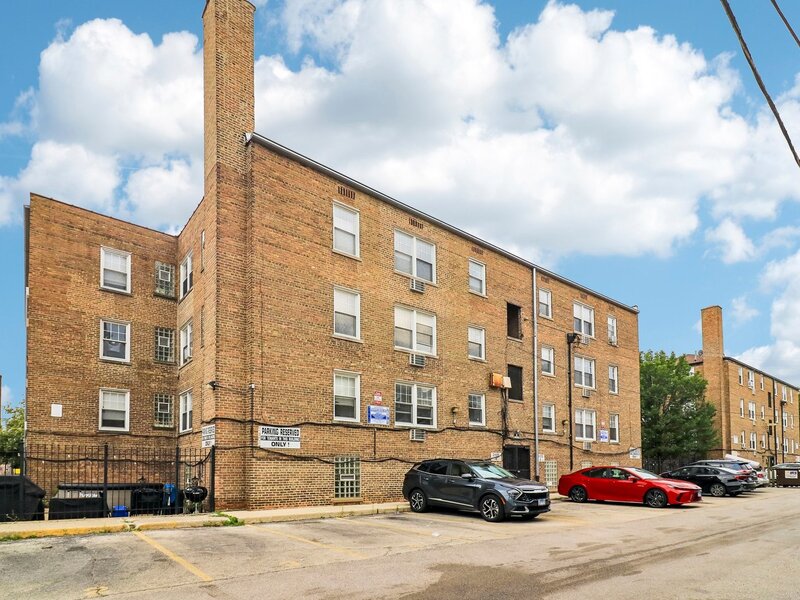 2408 W Farragut Avenue Chicago IL 60625