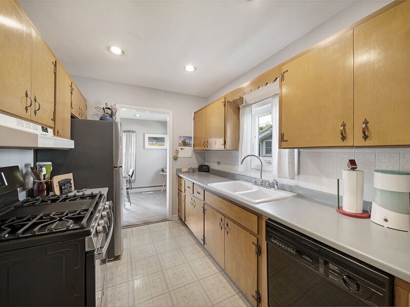1329 Henry Avenue Des Plaines IL 60016