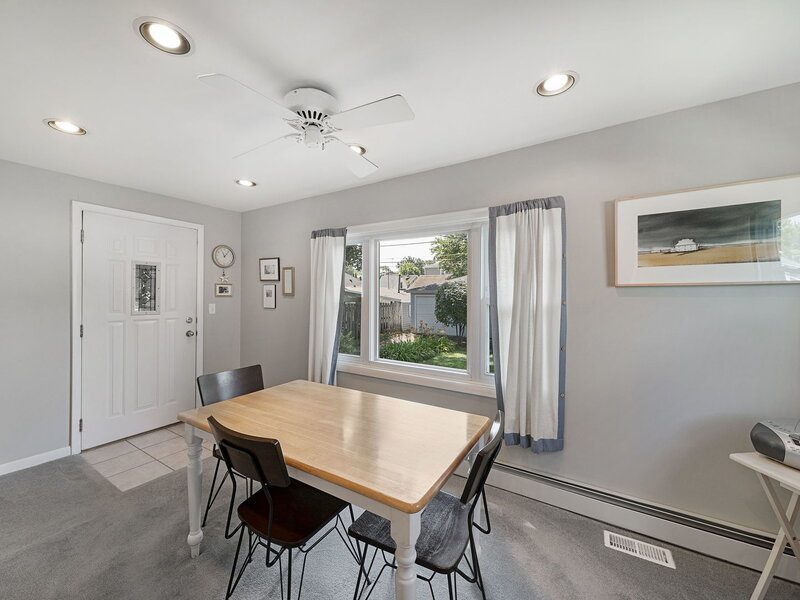 1329 Henry Avenue Des Plaines IL 60016