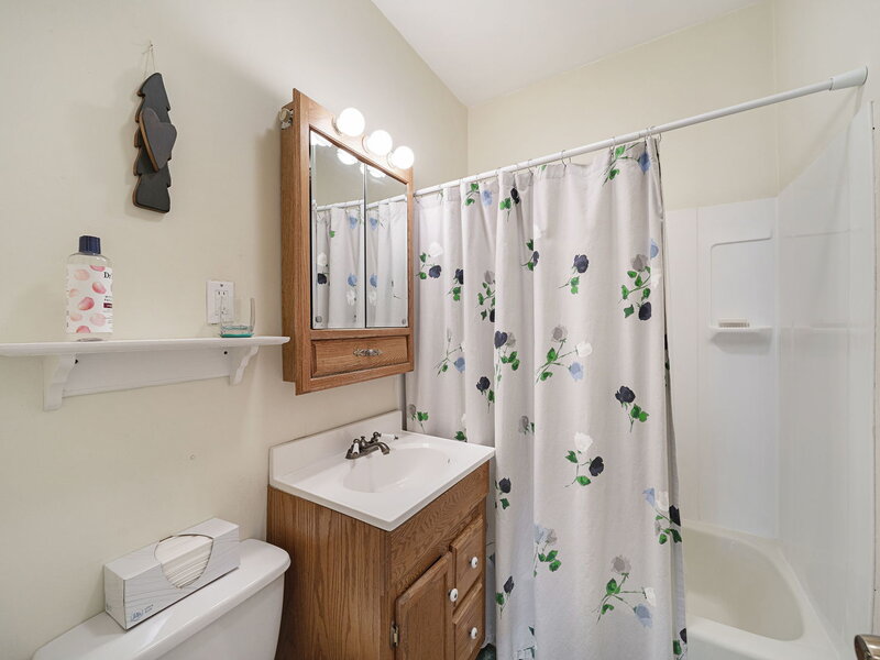 1329 Henry Avenue Des Plaines IL 60016