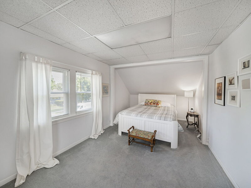 1329 Henry Avenue Des Plaines IL 60016